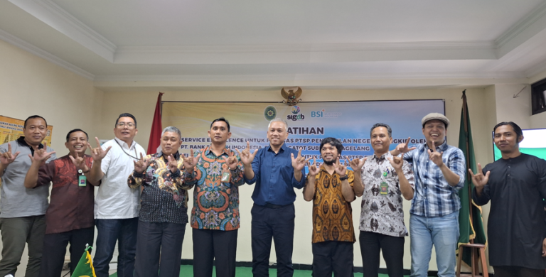 Pelatihan Bahasa Isyarat untuk staf PN Mungkid Magelang