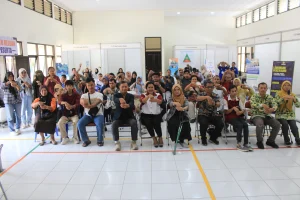 Foto bersama peserta Talkshow Inklusif dan pengunjung Jobfair Inklusif